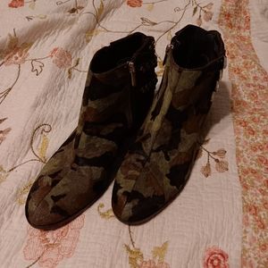 Sam Edelman 💜 camouflage women's boots 9. 5